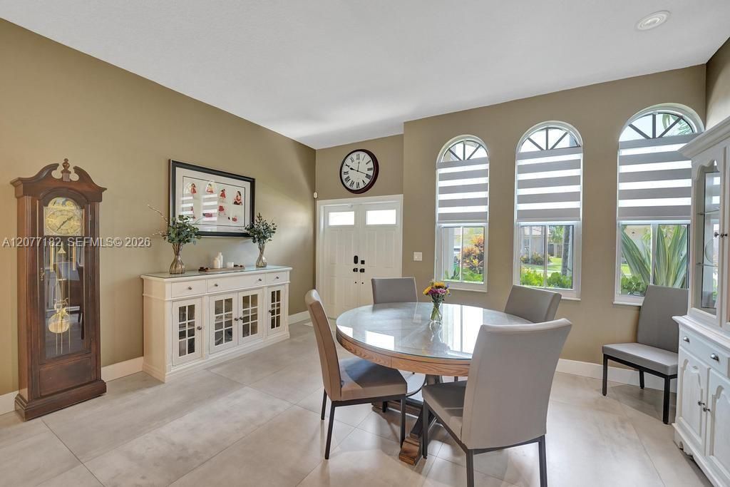 For Sale: $715,000 (3 beds, 2 baths, 1639 Square Feet)