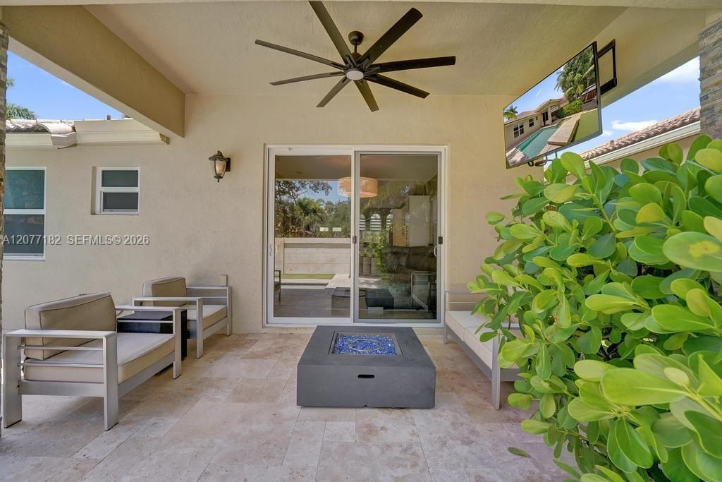 For Sale: $715,000 (3 beds, 2 baths, 1639 Square Feet)