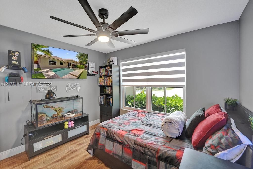 For Sale: $715,000 (3 beds, 2 baths, 1639 Square Feet)