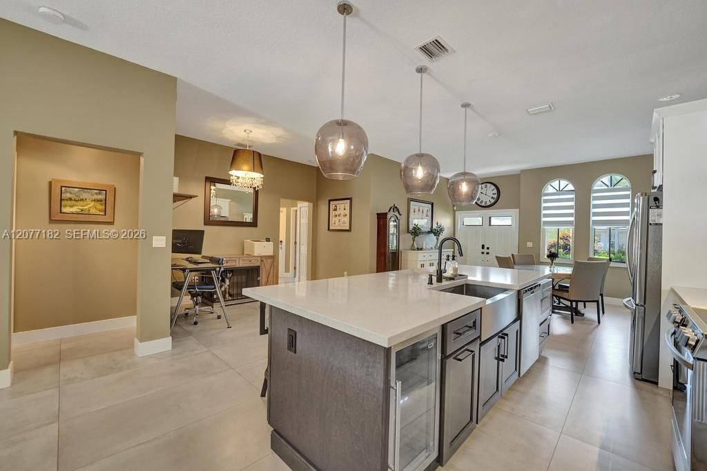 For Sale: $715,000 (3 beds, 2 baths, 1639 Square Feet)