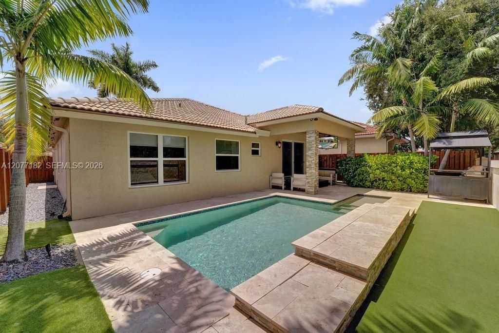 For Sale: $715,000 (3 beds, 2 baths, 1639 Square Feet)