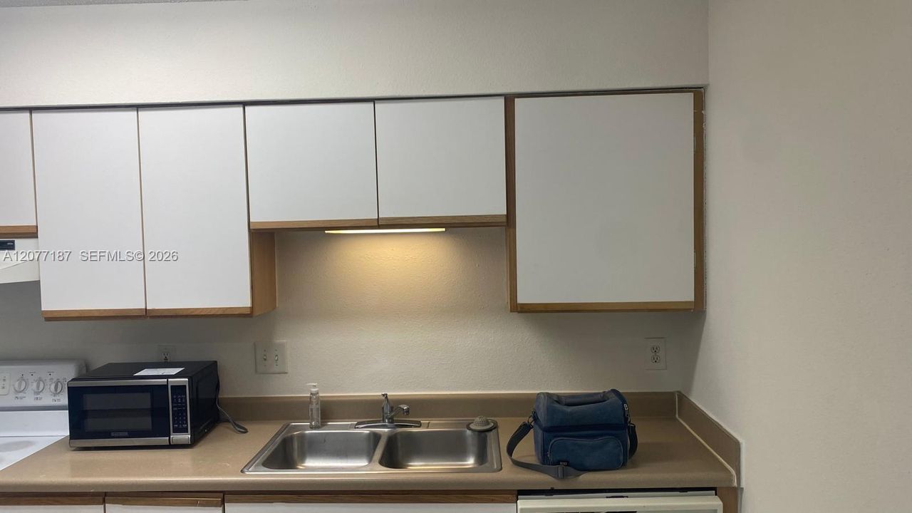 For Rent: $1,550 (1 beds, 1 baths, 633 Square Feet)