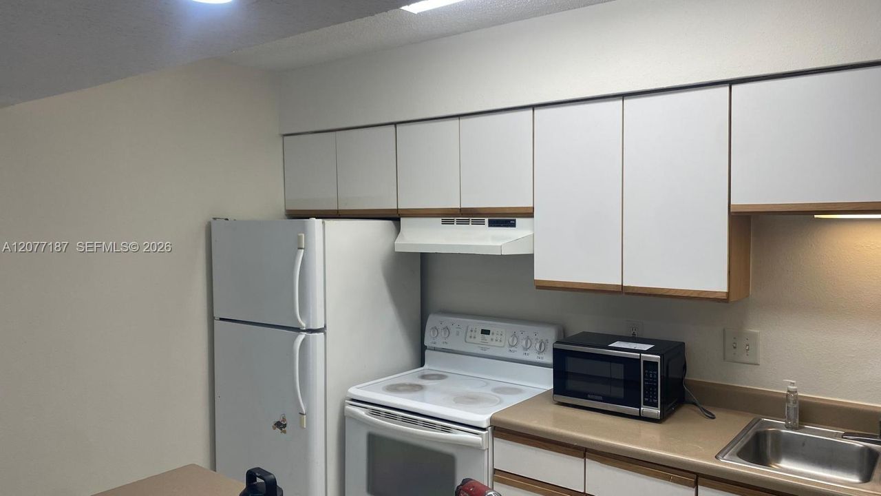 For Rent: $1,550 (1 beds, 1 baths, 633 Square Feet)