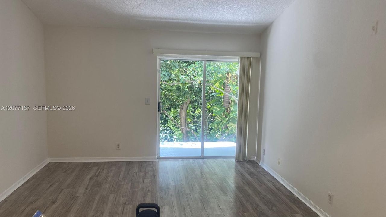 For Rent: $1,550 (1 beds, 1 baths, 633 Square Feet)