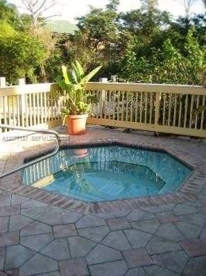 For Rent: $1,550 (1 beds, 1 baths, 633 Square Feet)