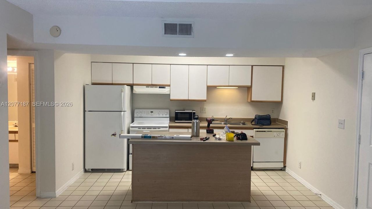For Rent: $1,550 (1 beds, 1 baths, 633 Square Feet)