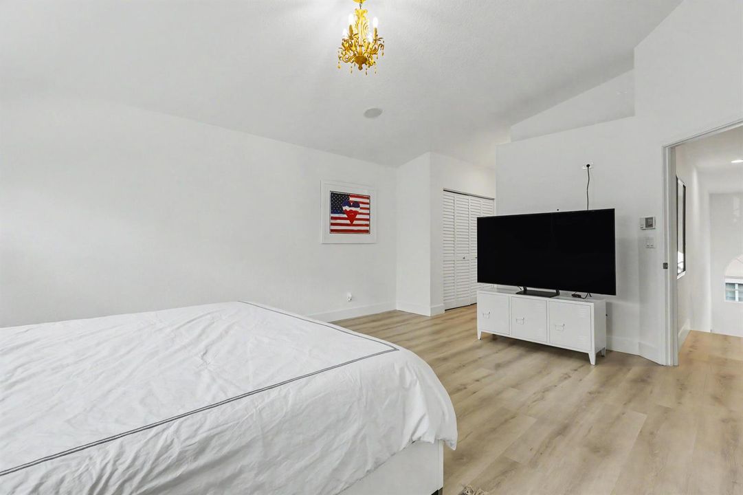 Primary Bedroom4