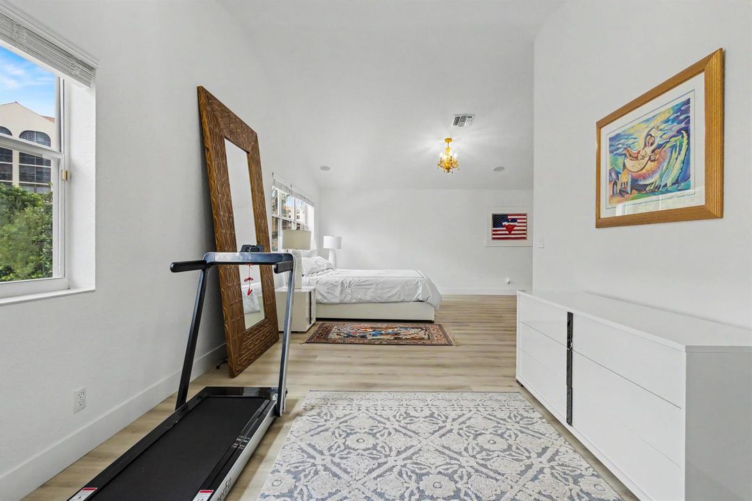 Primary Bedroom6
