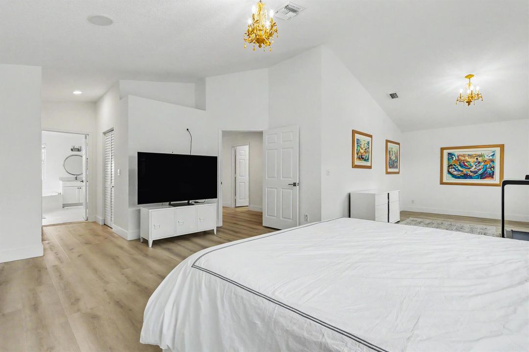 Primary Bedroom3