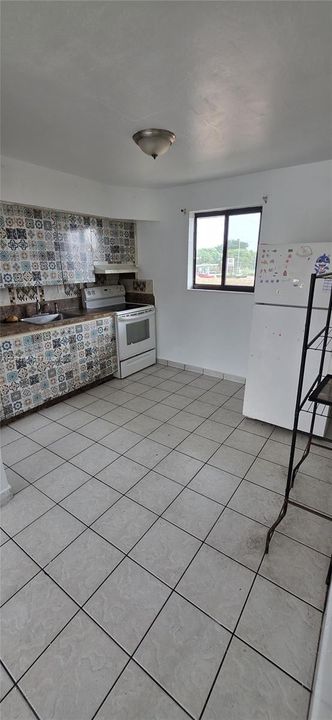 For Rent: $2,000 (2 beds, 1 baths, 4580 Square Feet)