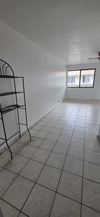 For Rent: $2,000 (2 beds, 1 baths, 4580 Square Feet)