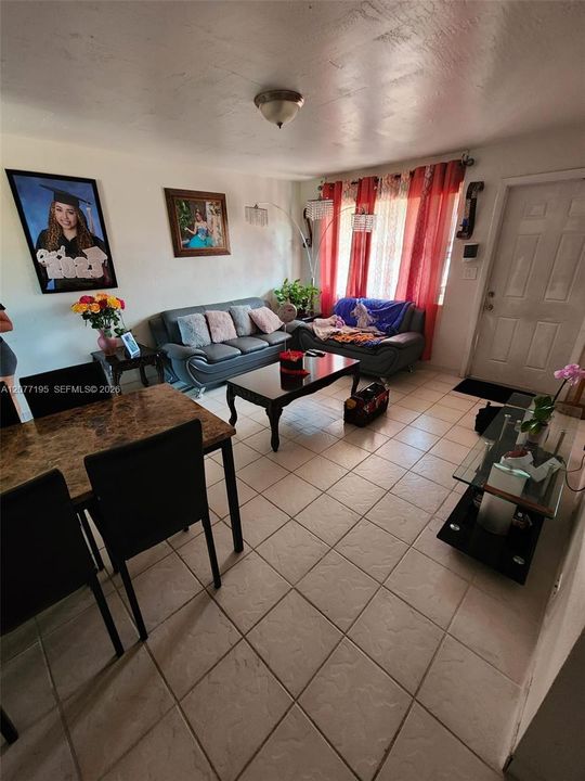 For Rent: $2,000 (2 beds, 1 baths, 4580 Square Feet)
