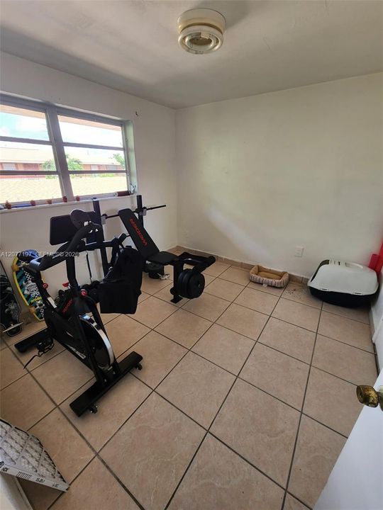 For Rent: $2,000 (2 beds, 1 baths, 4580 Square Feet)