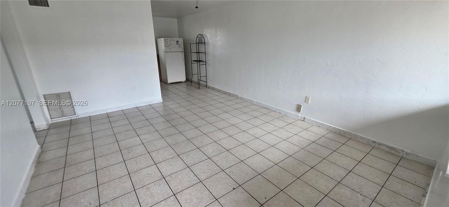 For Rent: $2,000 (2 beds, 1 baths, 4580 Square Feet)