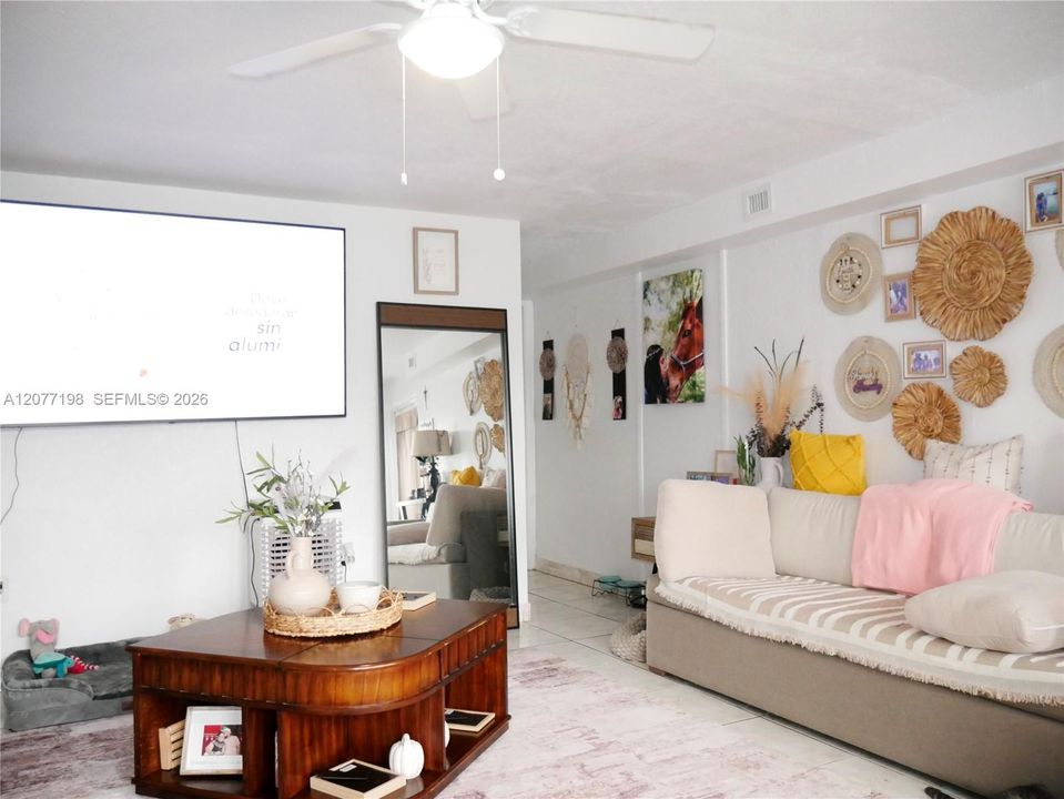 En Venta: $599,999 (4 camas, 3 baños, 1718 Pies cuadrados)