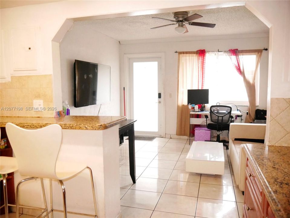En Venta: $599,999 (4 camas, 3 baños, 1718 Pies cuadrados)