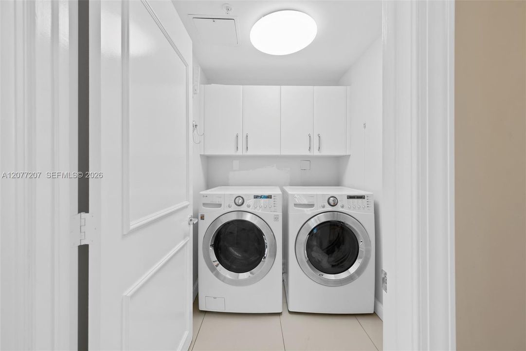 En Venta: $1,895,000 (3 camas, 3 baños, 3205 Pies cuadrados)
