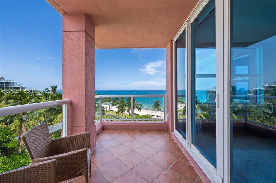 En Venta: $1,895,000 (3 camas, 3 baños, 3205 Pies cuadrados)