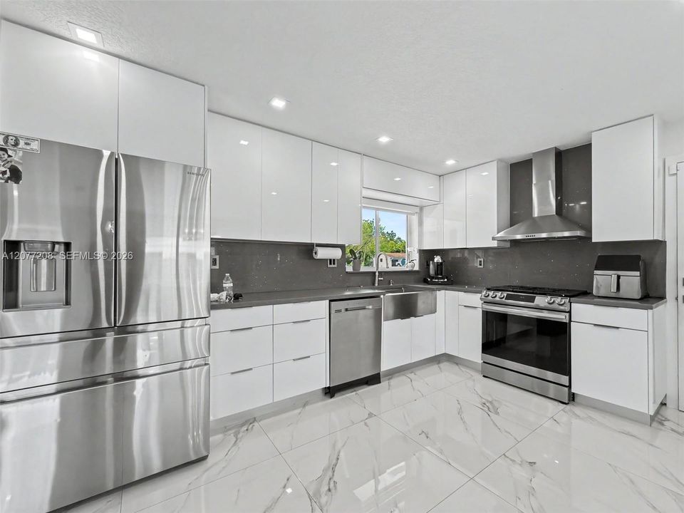 For Sale: $1,069,000 (4 beds, 2 baths, 1716 Square Feet)