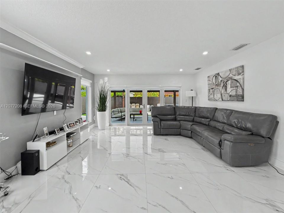 For Sale: $1,069,000 (4 beds, 2 baths, 1716 Square Feet)