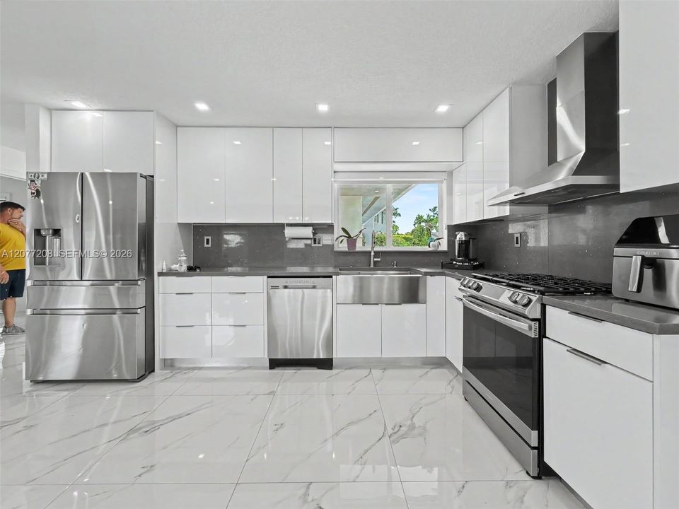 For Sale: $1,069,000 (4 beds, 2 baths, 1716 Square Feet)