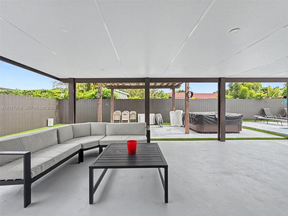 For Sale: $1,069,000 (4 beds, 2 baths, 1716 Square Feet)