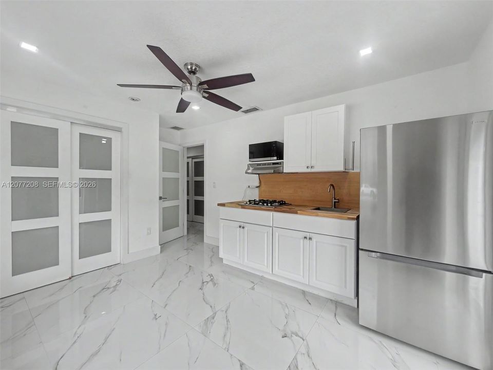 For Sale: $1,069,000 (4 beds, 2 baths, 1716 Square Feet)