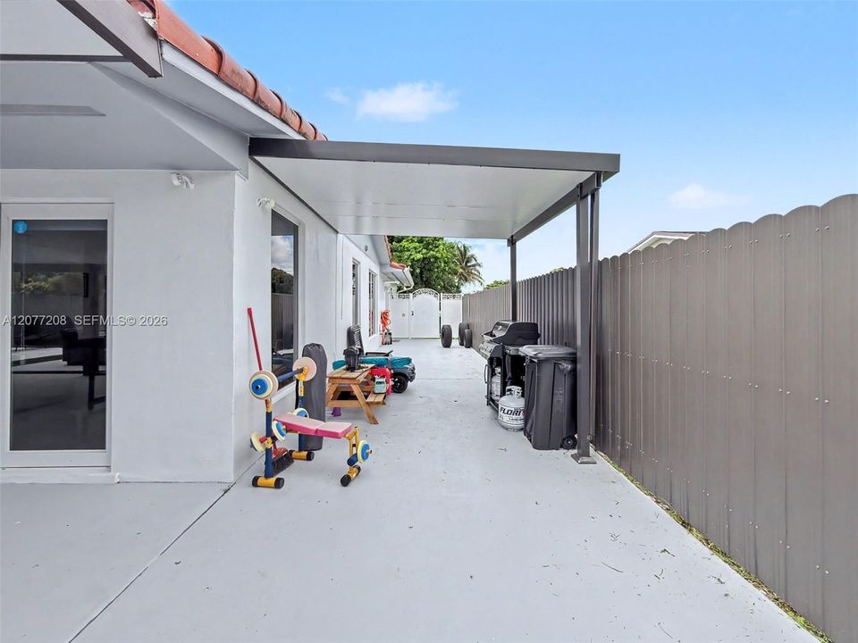 For Sale: $1,069,000 (4 beds, 2 baths, 1716 Square Feet)
