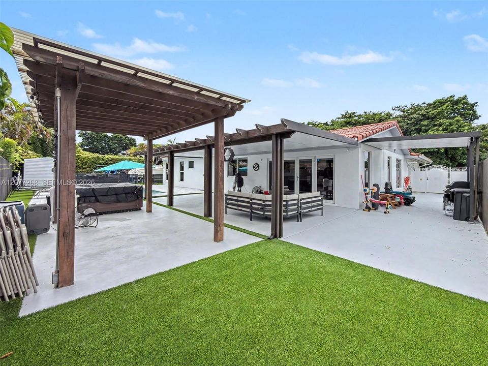 For Sale: $1,069,000 (4 beds, 2 baths, 1716 Square Feet)