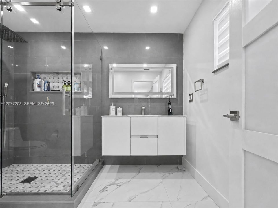 For Sale: $1,069,000 (4 beds, 2 baths, 1716 Square Feet)