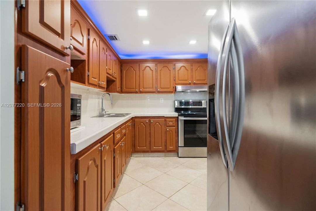 For Rent: $2,495 (2 beds, 2 baths, 1175 Square Feet)