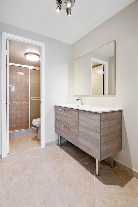 For Rent: $2,495 (2 beds, 2 baths, 1175 Square Feet)