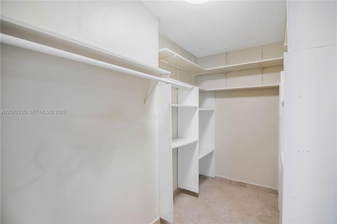 For Rent: $2,495 (2 beds, 2 baths, 1175 Square Feet)