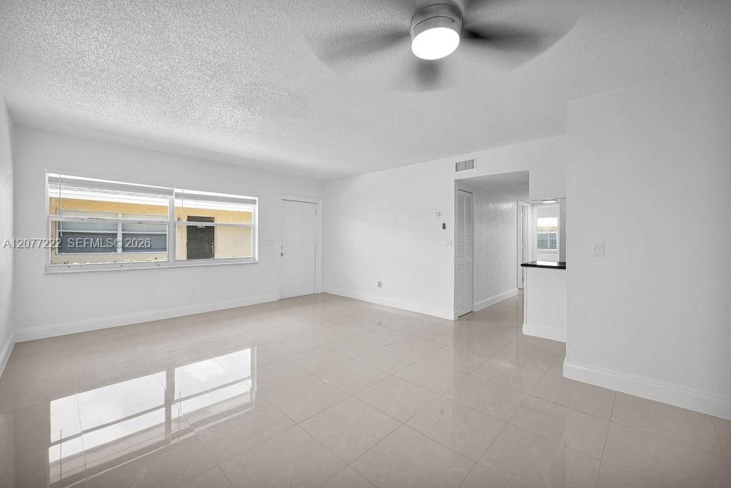 For Rent: $1,850 (2 beds, 1 baths, 827 Square Feet)