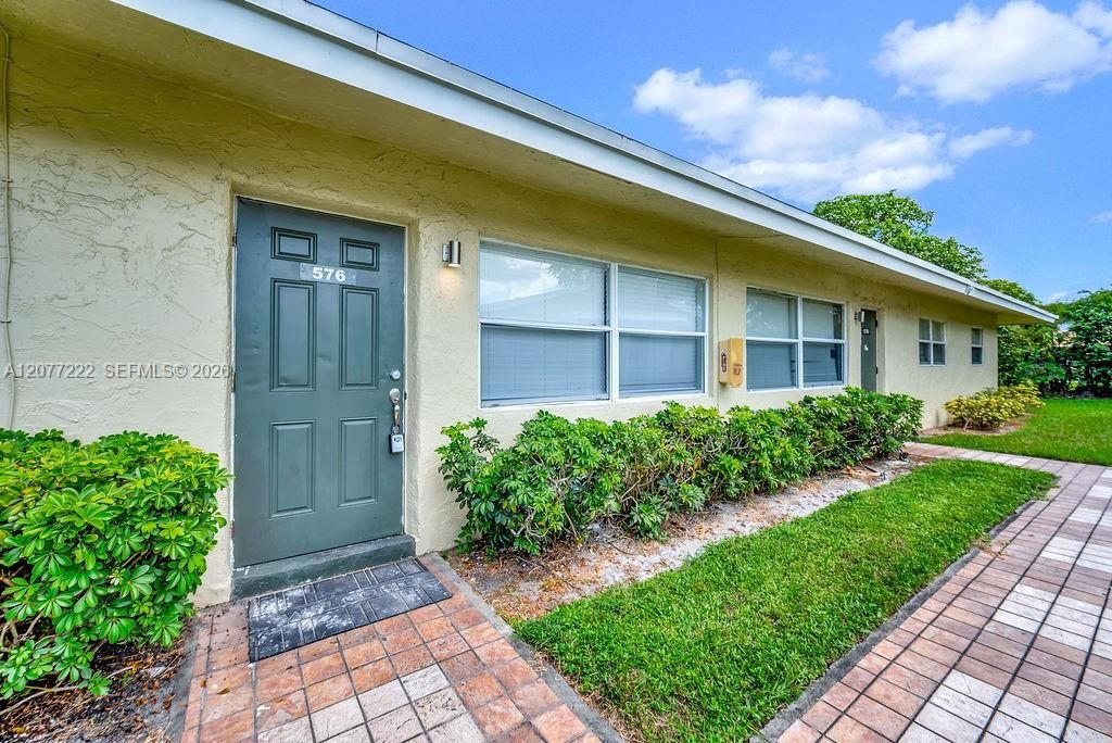 For Rent: $1,850 (2 beds, 1 baths, 827 Square Feet)