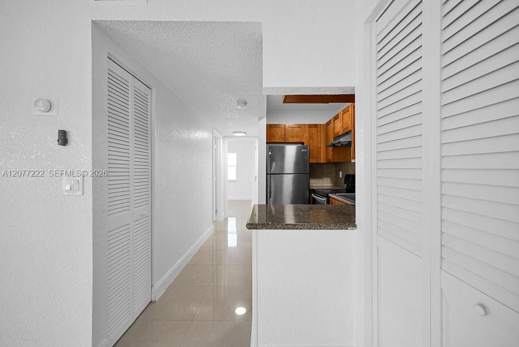 For Rent: $1,850 (2 beds, 1 baths, 827 Square Feet)
