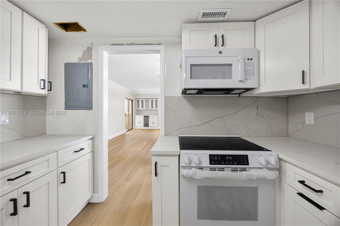 For Rent: $1,900 (2 beds, 2 baths, 1105 Square Feet)