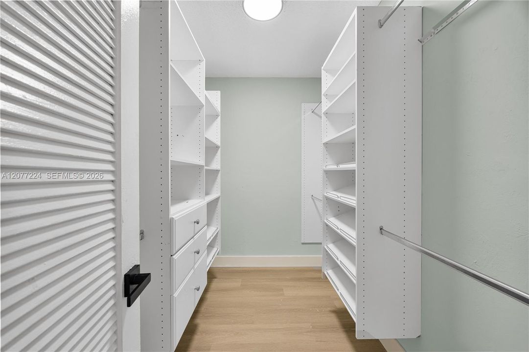 For Rent: $1,900 (2 beds, 2 baths, 1105 Square Feet)