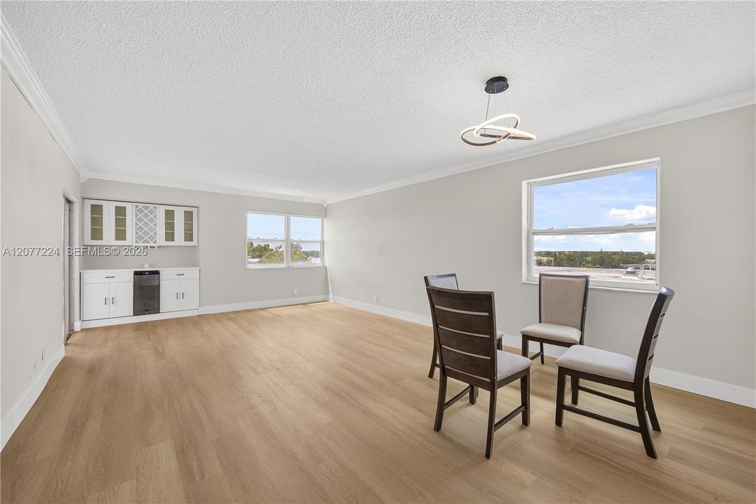 For Rent: $1,900 (2 beds, 2 baths, 1105 Square Feet)