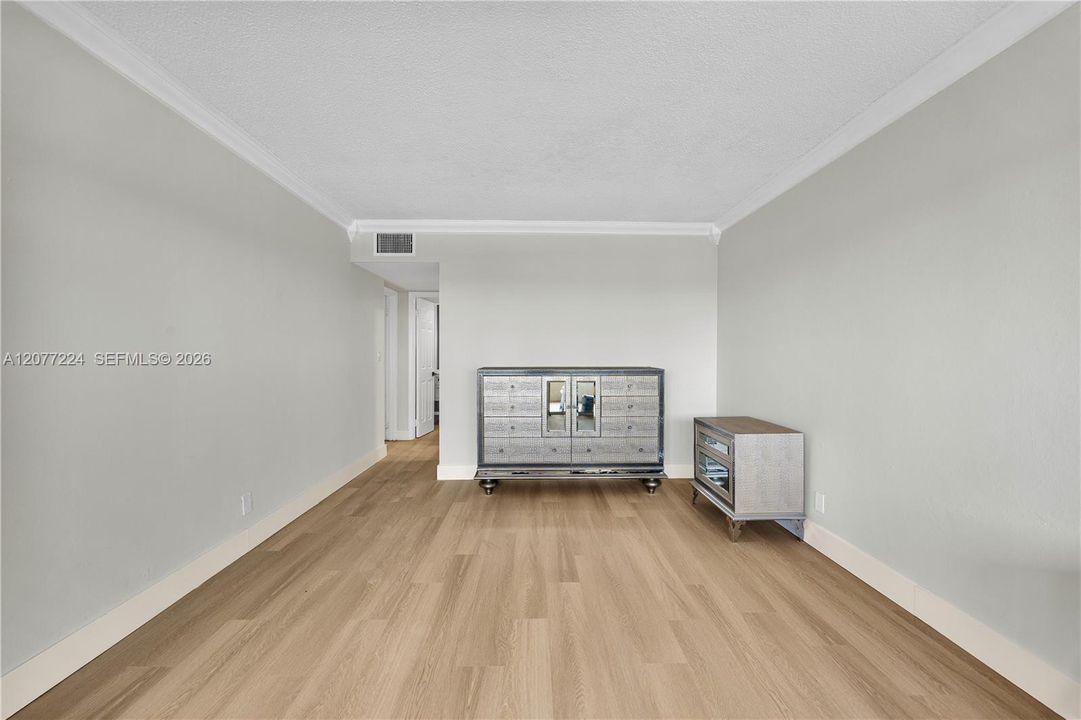 For Rent: $1,900 (2 beds, 2 baths, 1105 Square Feet)