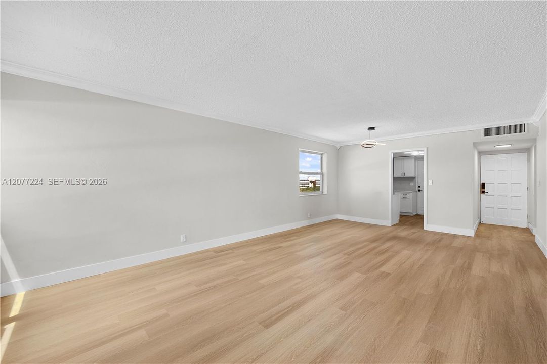 For Rent: $1,900 (2 beds, 2 baths, 1105 Square Feet)