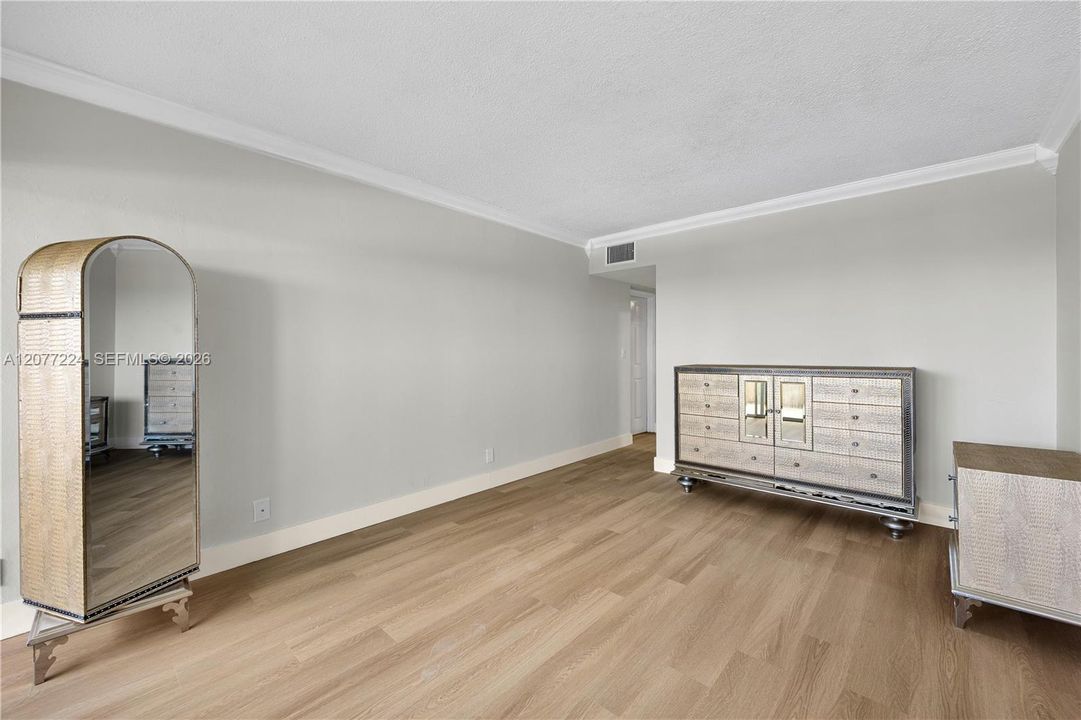 For Rent: $1,900 (2 beds, 2 baths, 1105 Square Feet)