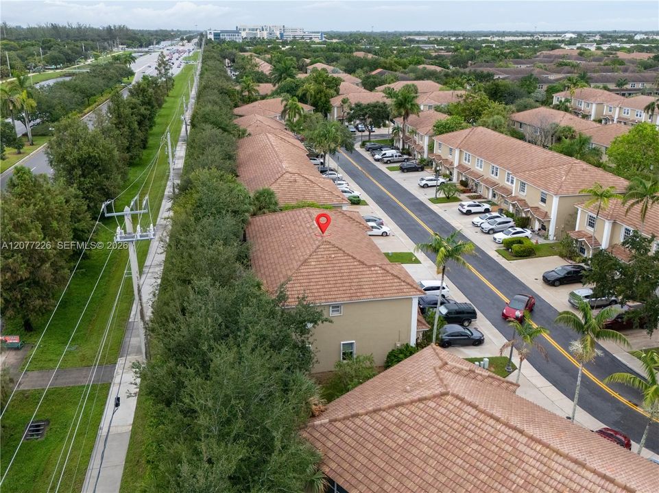 На продажу: $425,000 (2 спален, 2 ванн, 1024 Квадратных фут)