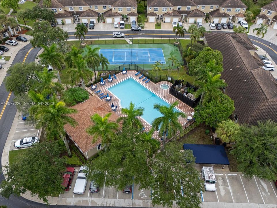 На продажу: $425,000 (2 спален, 2 ванн, 1024 Квадратных фут)