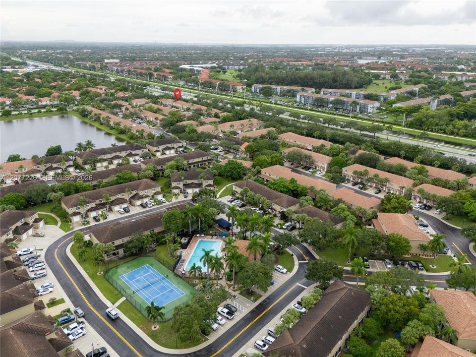 На продажу: $425,000 (2 спален, 2 ванн, 1024 Квадратных фут)