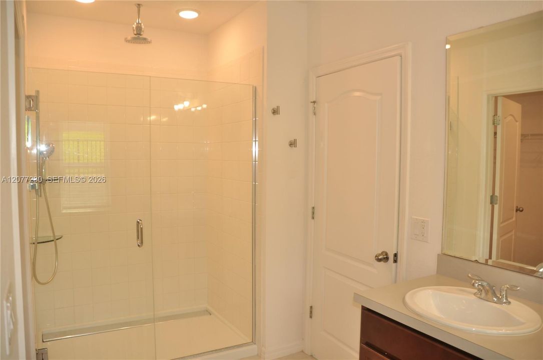В аренду: $2,450 (4 спален, 2 ванн, 1730 Квадратных фут)