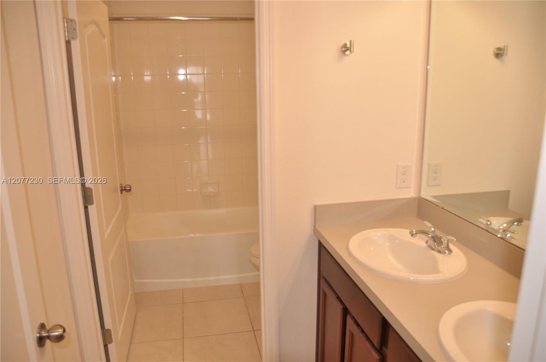 В аренду: $2,450 (4 спален, 2 ванн, 1730 Квадратных фут)
