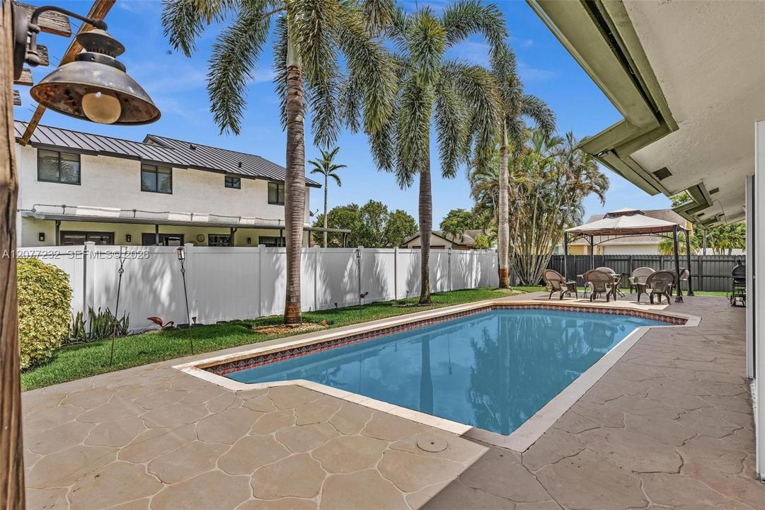 For Sale: $640,000 (3 beds, 2 baths, 1563 Square Feet)