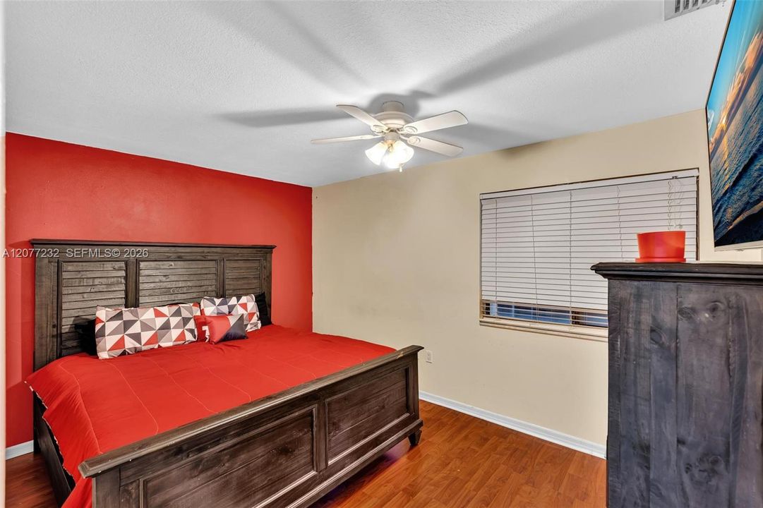 For Sale: $640,000 (3 beds, 2 baths, 1563 Square Feet)