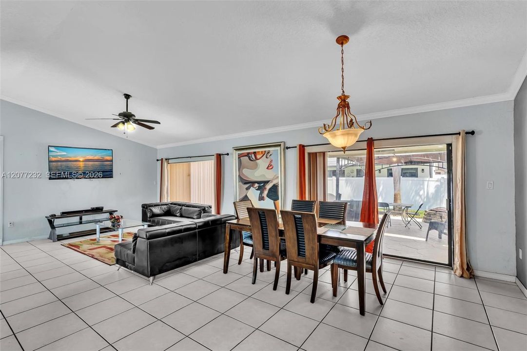 For Sale: $640,000 (3 beds, 2 baths, 1563 Square Feet)